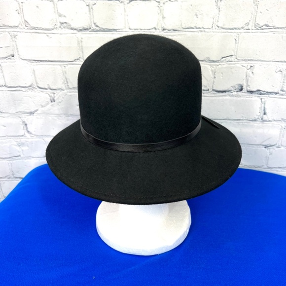 🚫SOLD! |•NINE WEST•| Cute Black Wool Hat Elastic Inside - Picture 6 of 15